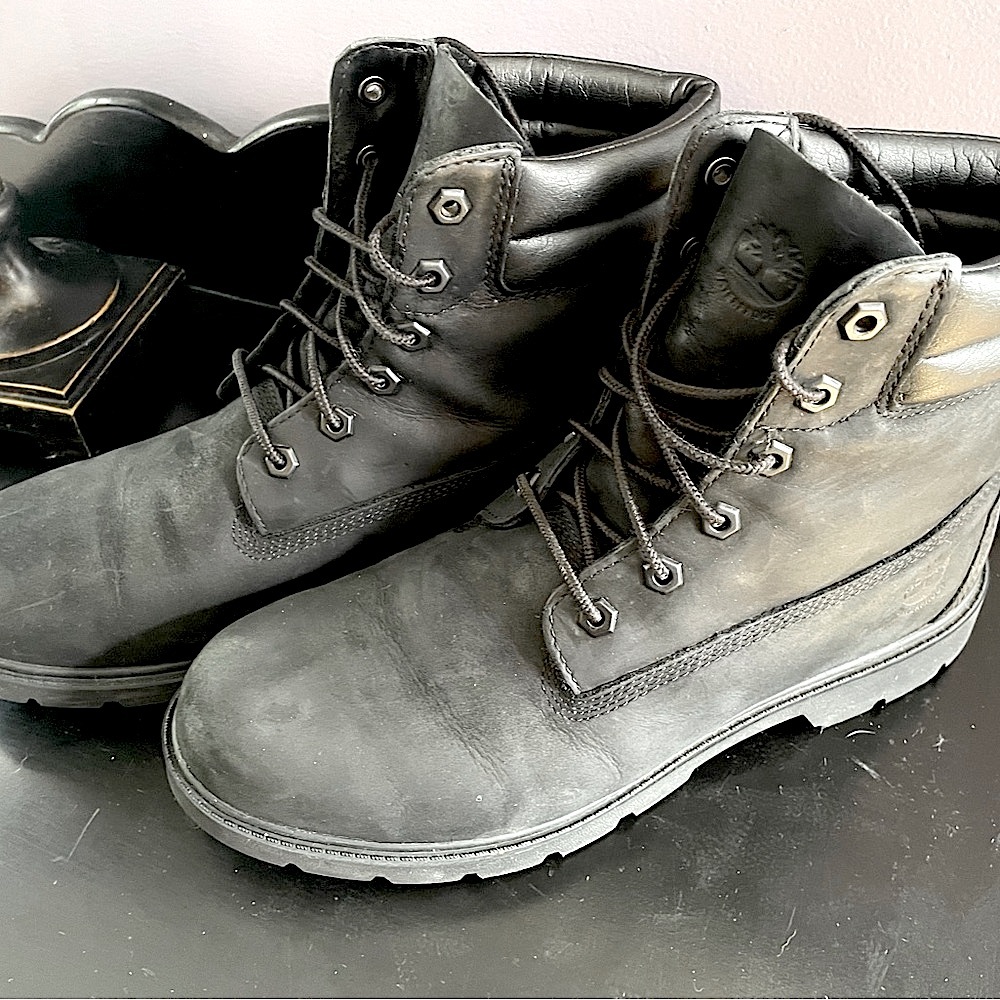 LindenWoods Timberlands. 6inch Black Nutbuck. Womens Size 11 Wide